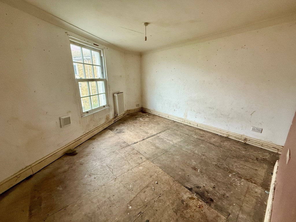 Lot: 111 - THREE-BEDROOM DETACHED HOUSE FOR REFURBISHMENT - Bedroom two